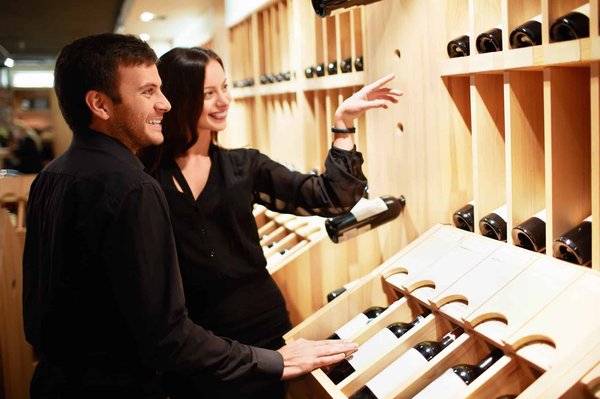 Quels types de vins propose habituellement un caviste à Lyon ?